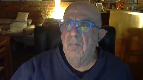 Snapshot of patvac chatting on 05-08-26, 01:38 patvac online show from 05-08-26, 01:38