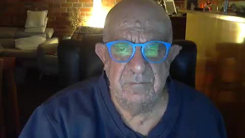 Snapshot of patvac chatting on 05-10-26, 02:44 patvac online show from 05-10-26, 02:44