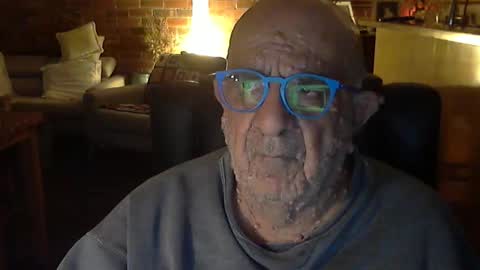 Snapshot of patvac chatting on 05-18-26, 02:45 patvac online show from 05-18-26, 02:45