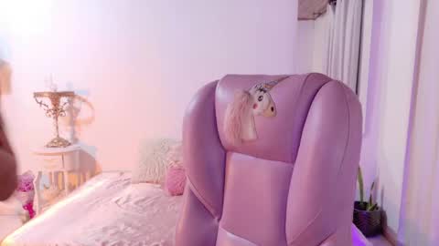 Snapshot of pau_cute chatting on 05-01-26, 04:39 Sofa online show from 05-01-26, 04:39