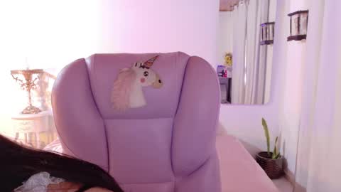 Snapshot of pau_cute chatting on 05-04-26, 06:37 Sofa online show from 05-04-26, 06:37