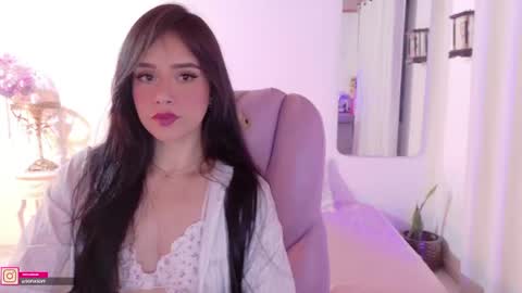 Snapshot of pau_cute chatting on 05-20-26, 11:11 Sofa online show from 05-20-26, 11:11