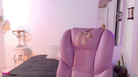 Snapshot of pau_cute chatting on 05-28-26, 04:54 Sofa online show from 05-28-26, 04:54