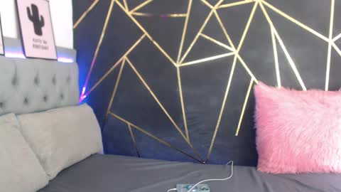 paulina online show from 04-24-26, 01:24