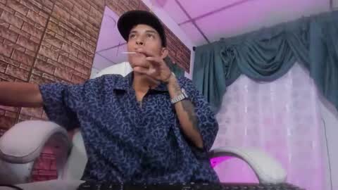 Snapshot of paul_booy chatting on 10-18-25, 02:58 Paul online show from 10-18-25, 02:58