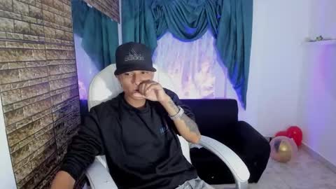 Snapshot of paul_booy chatting on 11-15-25, 04:10 Paul online show from 11-15-25, 04:10