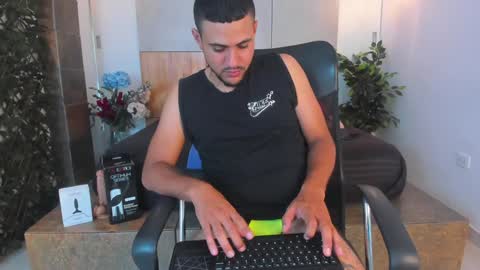 Snapshot of paul_rivera chatting on 12-28-24, 08:47 Paul Rivera online show from 12-28-24, 08:47