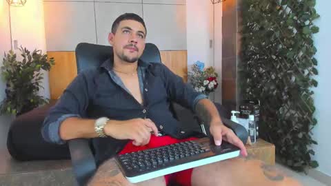 Snapshot of paul_rivera chatting on 02-24-25, 09:31 Paul Rivera online show from 02-24-25, 09:31