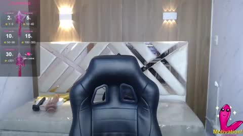 Snapshot of paula_b_ chatting on 07-08-26, 12:53 Paula online show from 07-08-26, 12:53