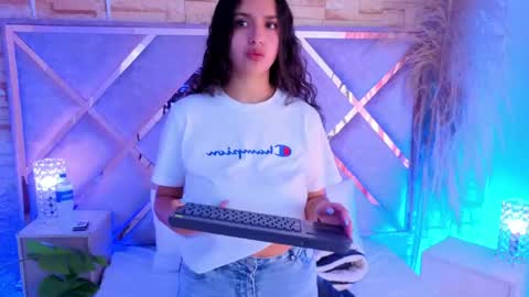 Snapshot of paulette_dupont_ chatting on 06-08-26, 01:50 paulette_dupont_ online show from 06-08-26, 01:50