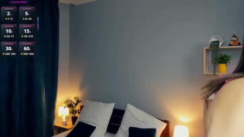 Snapshot of paulettelafevre chatting on 10-17-25, 07:16 Eva online show from 10-17-25, 07:16