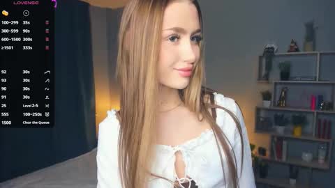 Snapshot of paulettelafevre chatting on 01-05-26, 07:17 Eva online show from 01-05-26, 07:17