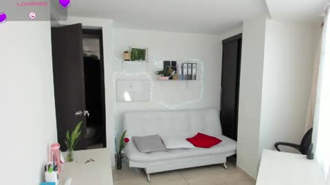 Snapshot of paulina_dossantos chatting on 05-22-26, 06:46 paulina online show from 05-22-26, 06:46