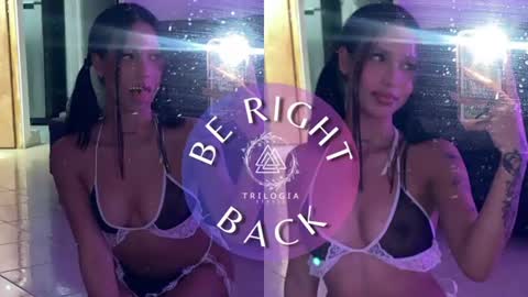 Snapshot of paulina_lopezz chatting on 06-22-26, 04:31 PAULINA online show from 06-22-26, 04:31