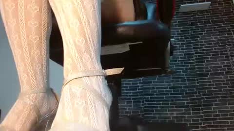 Snapshot of paulina_rubio_ chatting on 12-31-24, 09:50 Paulina Rubio online show from 12-31-24, 09:50