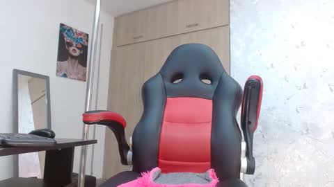 Snapshot of paulina_rubio_ chatting on 03-03-25, 07:06 Paulina Rubio online show from 03-03-25, 07:06