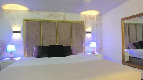 Paulina online show from 10-20-25, 01:33