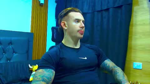 Snapshot of paulthompson_ chatting on 06-15-26, 05:31 Paul online show from 06-15-26, 05:31