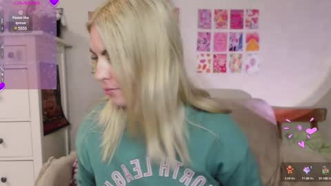 Snapshot of pawwsup1 chatting on 01-10-25, 02:13 Allisses online show from 01-10-25, 02:13