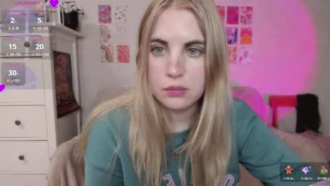 Snapshot of pawwsup1 chatting on 02-14-25, 06:19 Allisses online show from 02-14-25, 06:19