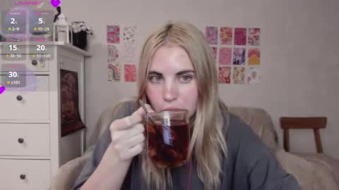 Snapshot of pawwsup1 chatting on 02-25-25, 04:53 Allisses online show from 02-25-25, 04:53