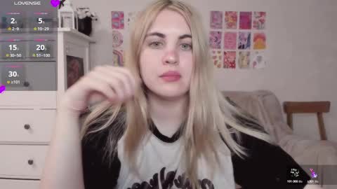 Snapshot of pawwsup1 chatting on 03-06-25, 03:24 Allisses online show from 03-06-25, 03:24