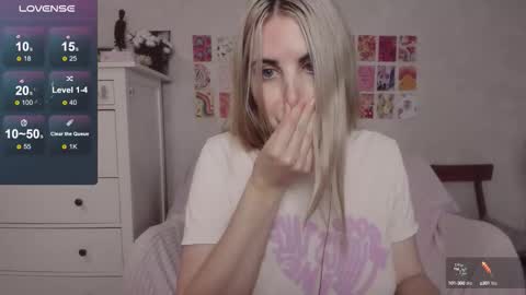 Snapshot of pawwsup1 chatting on 09-22-25, 06:48 Allisses online show from 09-22-25, 06:48