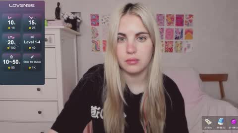 Snapshot of pawwsup1 chatting on 09-30-25, 06:29 Allisses online show from 09-30-25, 06:29