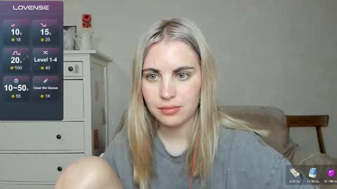 Snapshot of pawwsup1 chatting on 11-22-25, 11:42 Allisses online show from 11-22-25, 11:42