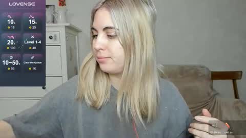 Snapshot of pawwsup1 chatting on 11-23-25, 08:36 Allisses online show from 11-23-25, 08:36