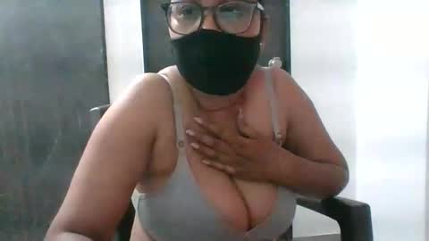 Snapshot of payal_sing chatting on 06-27-26, 01:17 Payal online show from 06-27-26, 01:17