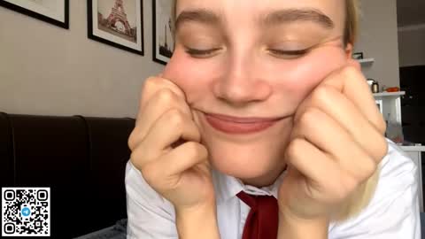 Lola online show from 10-19-25, 12:28