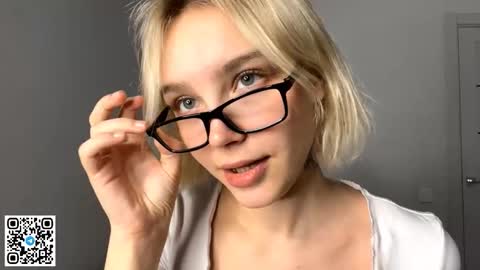 Lola online show from 11-19-25, 02:50