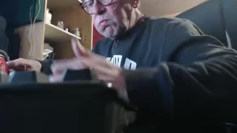 Snapshot of pc8474408 chatting on 11-27-25, 04:47 pc8474408 online show from 11-27-25, 04:47