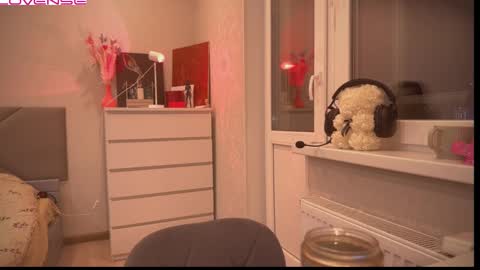 Snapshot of peaceful_oblivion chatting on 03-04-25, 09:32 Sandra Next Stream pm MSK 5 pm UTC1pm EDT online show from 03-04-25, 09:32