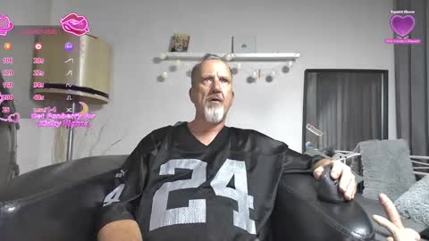 Snapshot of peacetous chatting on 11-29-25, 07:06 Marc online show from 11-29-25, 07:06