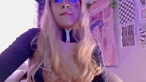  P E A C H   online show from 01-05-26, 06:44