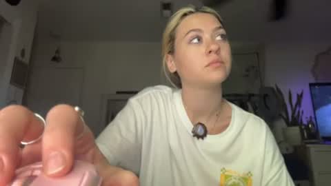 peachesncreampiezz online show from 06-20-26, 10:01