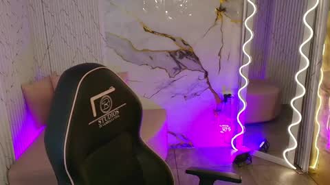 peachy_tay online show from 04-12-26, 11:26