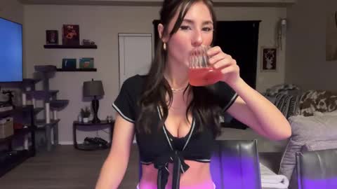 Snapshot of peachyflowers chatting on 02-17-25, 02:53 Olivia online show from 02-17-25, 02:53