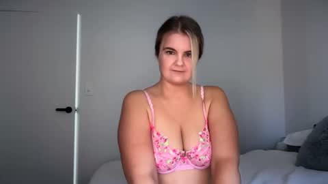 peachyrose_ online show from 05-07-26, 12:16