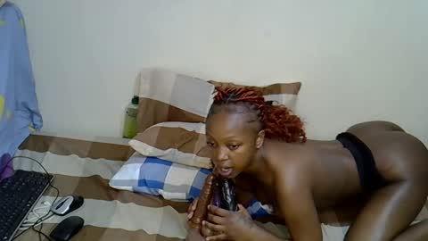 Snapshot of peachysparkel chatting on 02-21-26, 03:46 peachysparkel online show from 02-21-26, 03:46