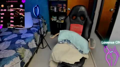 Snapshot of peanut_tangerine chatting on 10-24-25, 01:57 Tangerine Penaut online show from 10-24-25, 01:57