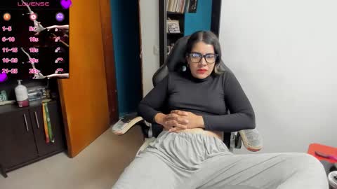 Snapshot of peanut_tangerine chatting on 11-21-25, 12:54 Tangerine Penaut online show from 11-21-25, 12:54