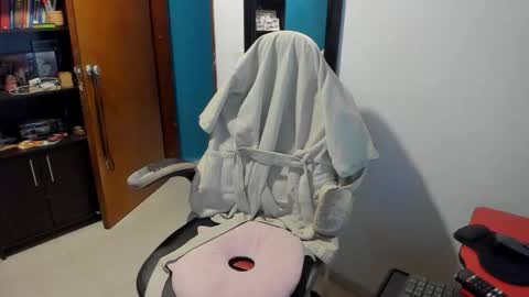 Snapshot of peanut_tangerine chatting on 11-24-25, 11:04 Tangerine Penaut online show from 11-24-25, 11:04