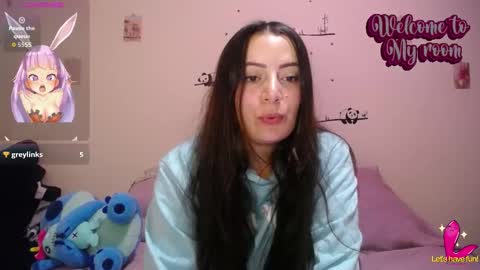 Snapshot of pearl_3 chatting on 10-29-25, 02:25 Pearl online show from 10-29-25, 02:25