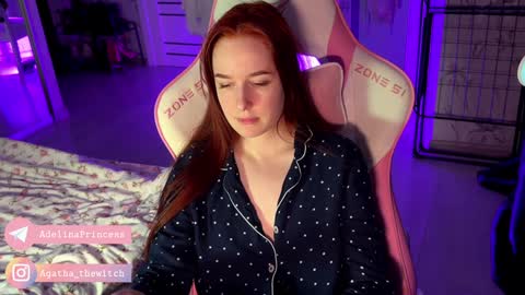 Snapshot of pearlprincess_ chatting on 12-14-24, 01:39 Adelina online show from 12-14-24, 01:39