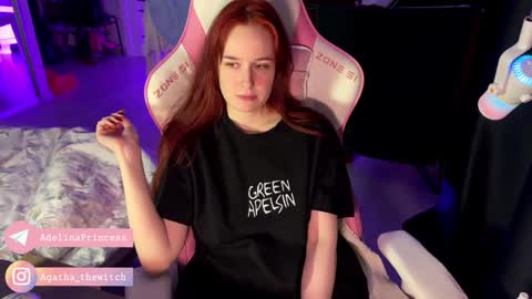 Snapshot of pearlprincess_ chatting on 12-21-24, 09:25 Adelina online show from 12-21-24, 09:25