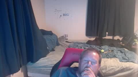 Snapshot of pecker40 chatting on 05-18-26, 04:07 pecker40 online show from 05-18-26, 04:07