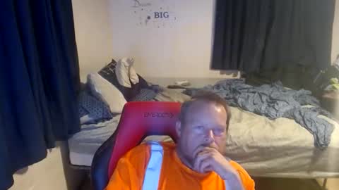 Snapshot of pecker40 chatting on 05-23-26, 02:06 pecker40 online show from 05-23-26, 02:06